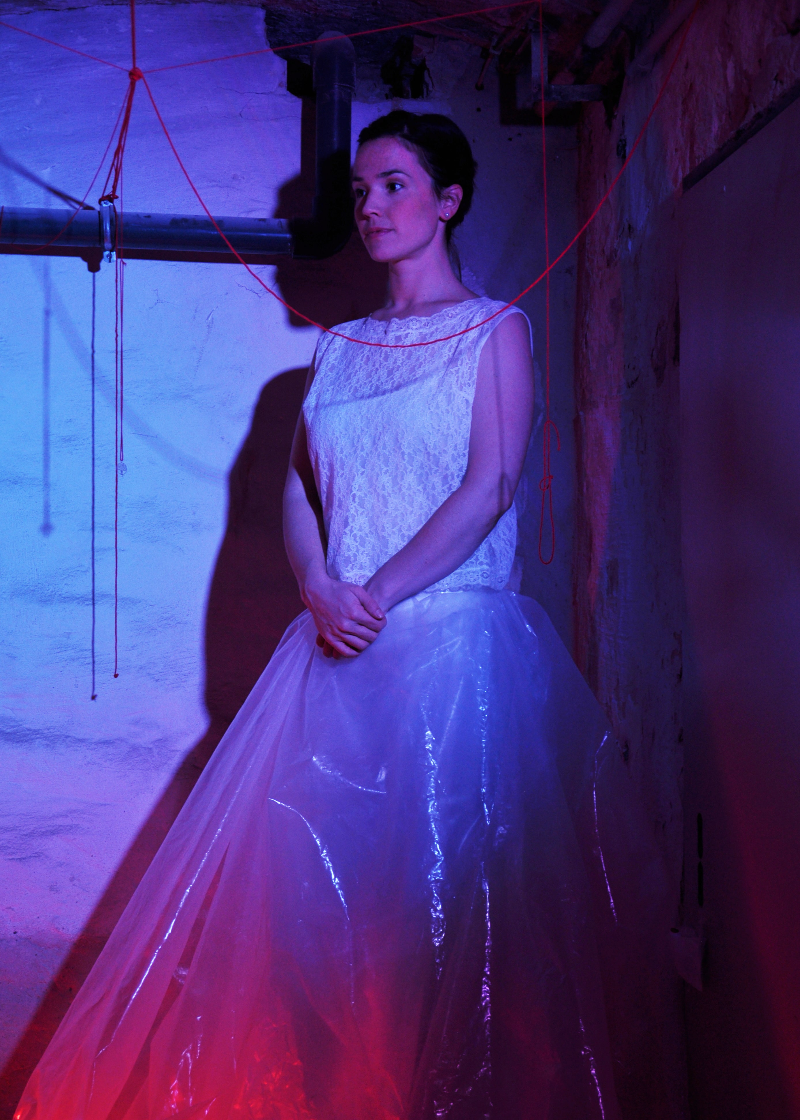actress in static position